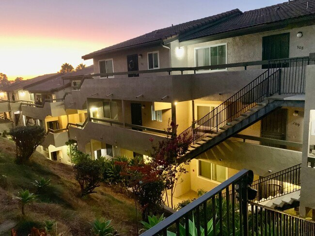 Building Photo - Beautiful 2 bed 2 bath Condo Located in North Park