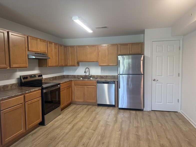 Building Photo - 23033 Meadow Wood Ct