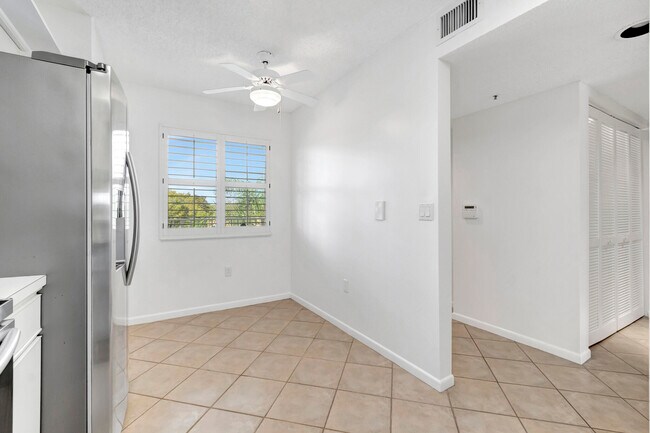 Building Photo - 14096 Huntington Pointe Dr