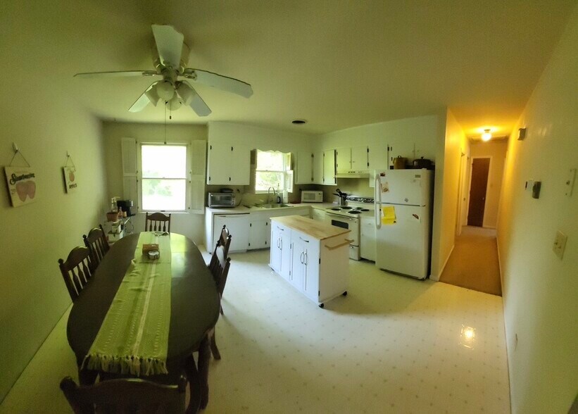 Building Photo - 36 Kendes Rd