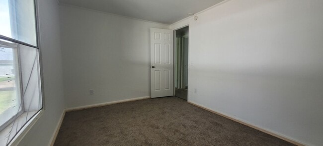 Building Photo - 3 bedroom 2 bathroom mobile home in Quarry...