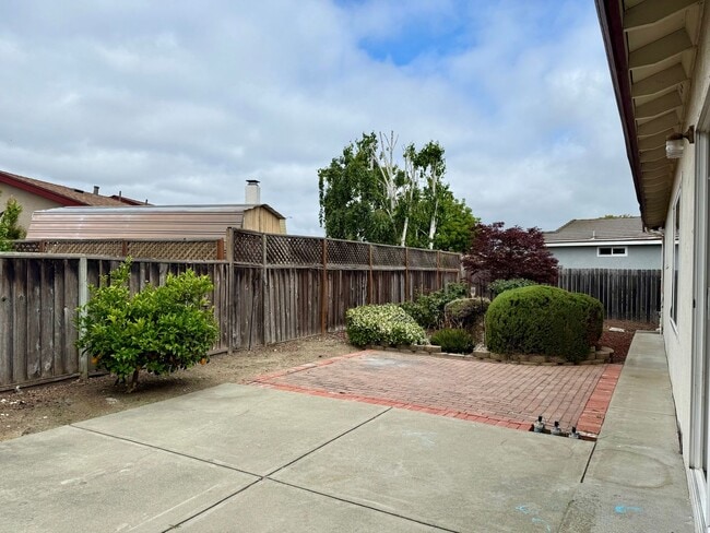 Building Photo - COMING SOON! $3,790 / 3 BR - 1528 S.F. VER...