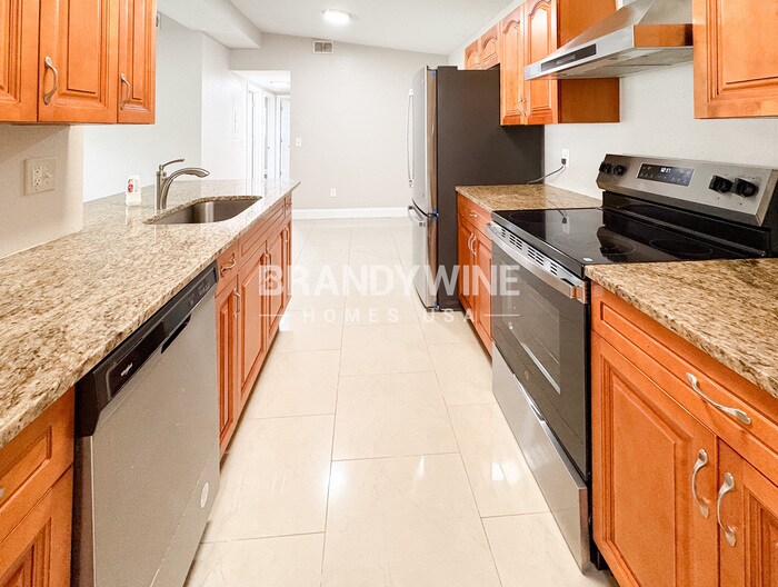 Building Photo - 2145 Bourget Dr