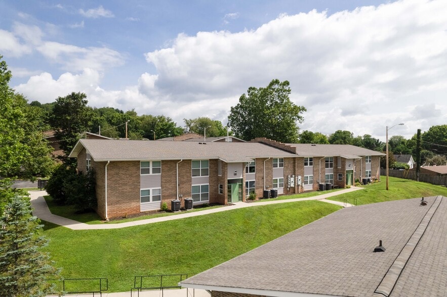 Building Photo - Marion Manor