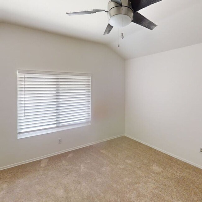 Building Photo - Spacious 3-Bed/2-bathroom – Bonus Rooms!