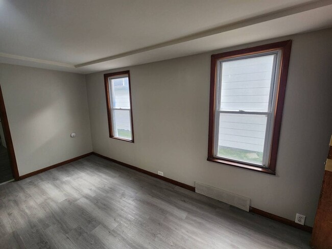 Building Photo - Charming 3-Bedroom Property in Prime Location