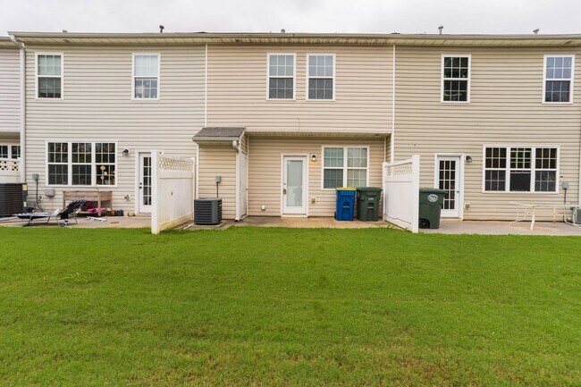Building Photo - Price Drop Alert!  Beautiful Townhome in K...