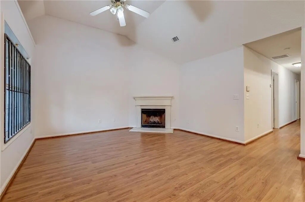 Building Photo - Room in House on Cypress Pointe Dr