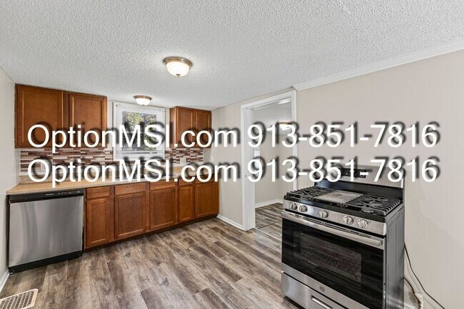 Building Photo - Move-in Ready!