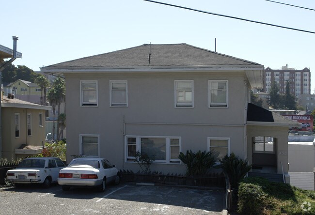 Building Photo - 452 Valle Vista Ave