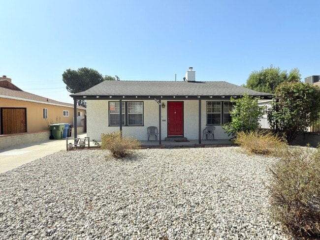 Building Photo - Bright and Spacious Two-Bedroom in Sun Valley