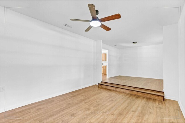 Building Photo - Stunning 4 BD / 2 BA in Bay Minette **Plus a FREE 50" Smart TV!**