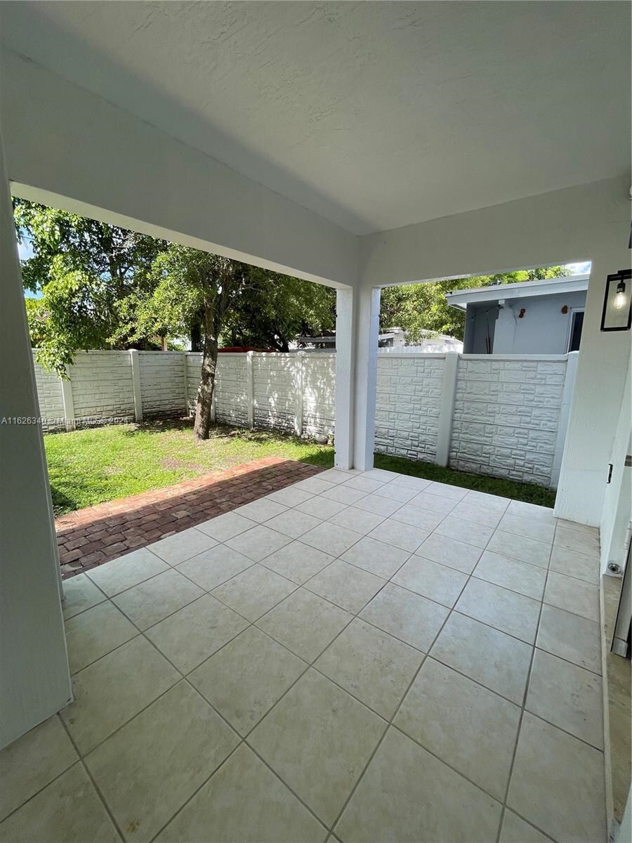 Building Photo - 3350 SW 25th St