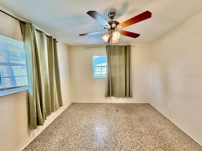 Building Photo - 255 38th Ave SE