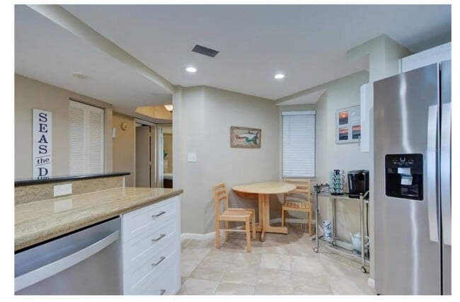 Building Photo - Newly Renovated Beachfront Condo with Stun...