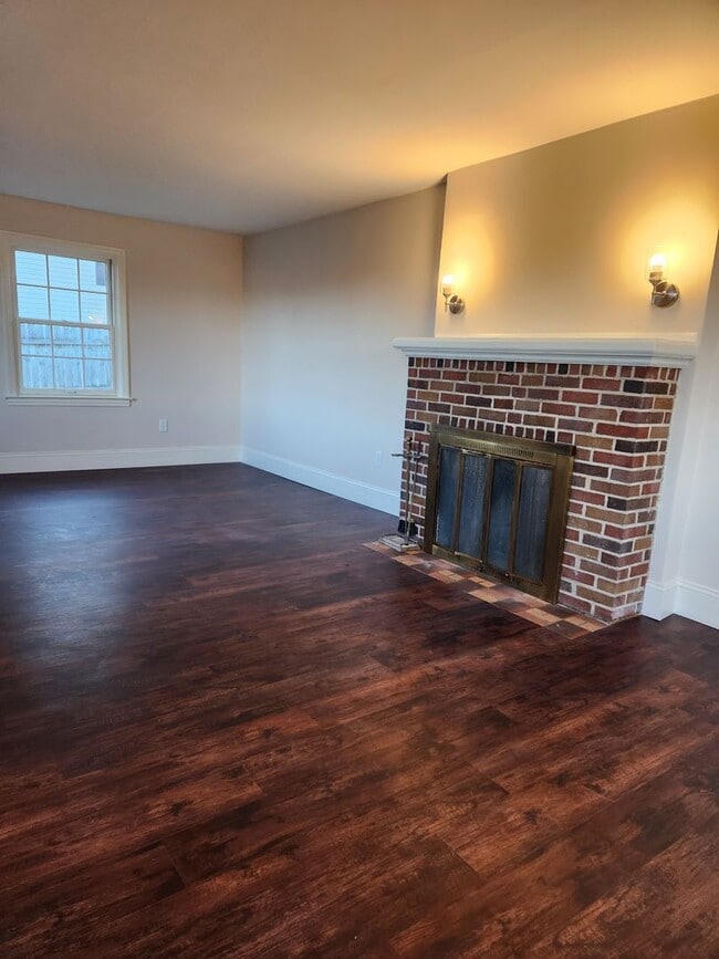 Building Photo - 344 Woodland View Dr