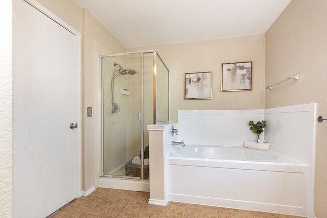 Building Photo - 4415 Falcon Dr