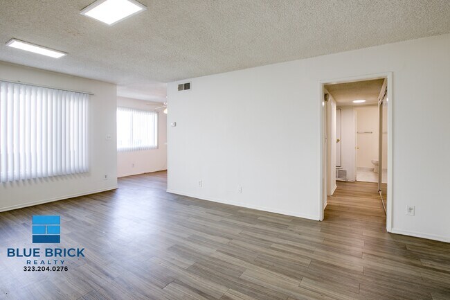 Building Photo - 17834 Burbank Blvd