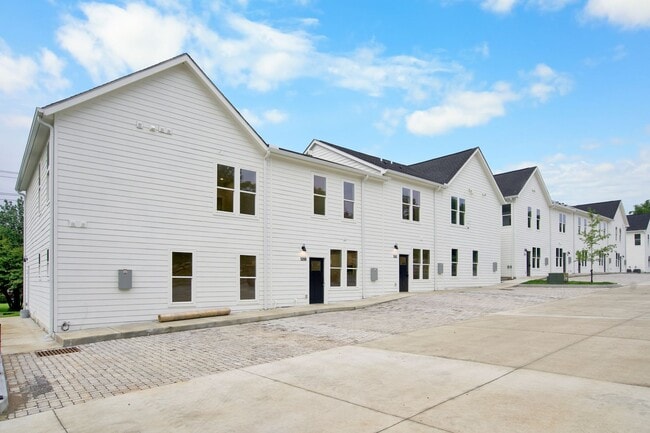 Building Photo - 520 Paragon Mills Rd