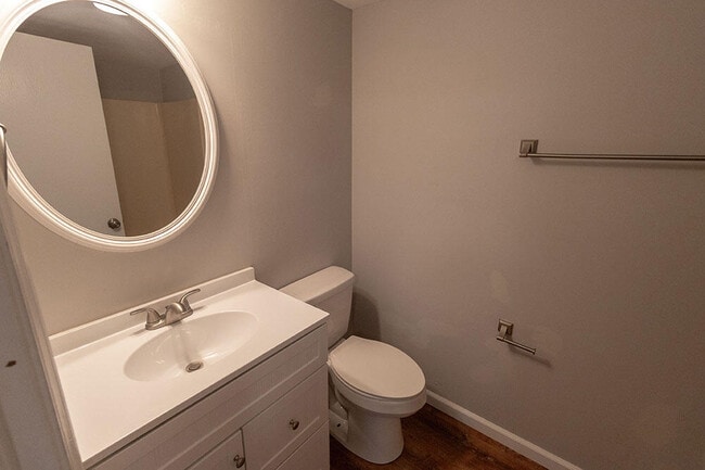 Building Photo - 4620 W Bainbridge Dr