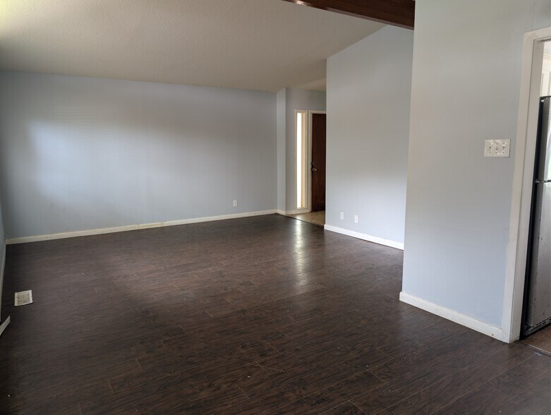 Building Photo - 1010 Waco St