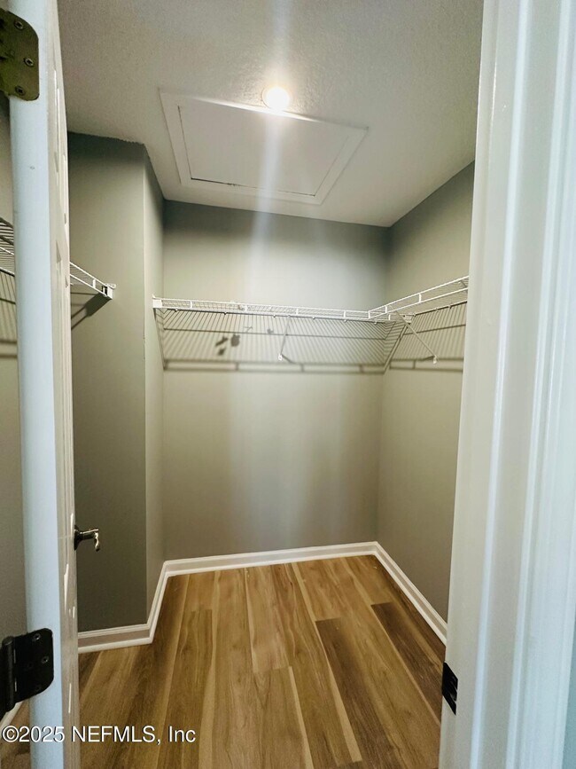 Building Photo - 4070 Pebble Brooke Circle South