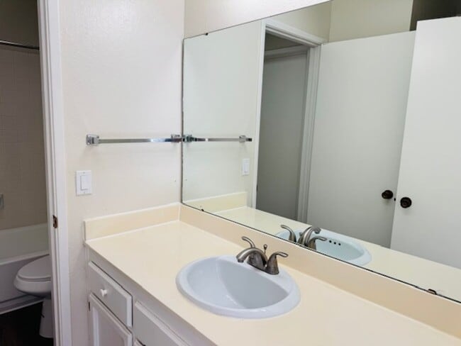 Building Photo - 2 BR 1.5 BA townhome in Walnut Creek-move-in ready!
