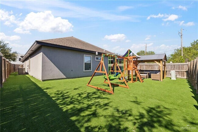 Building Photo - 921 Casa Blanca Dr