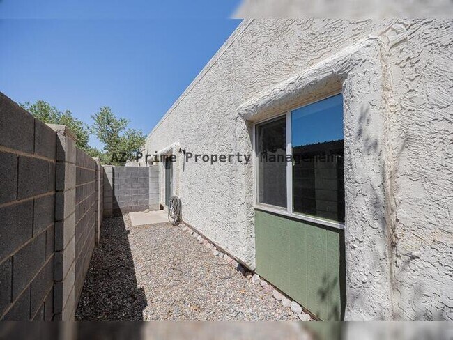 Building Photo - 625 S Allred Dr