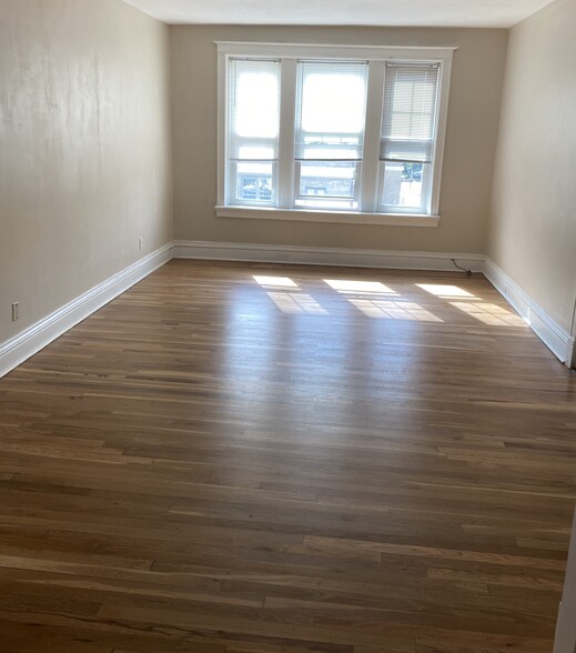 Front living room - 746 Kingsland Ave