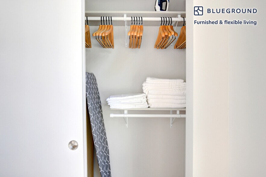 Building Photo - 676 North LaSalle Drive-GO FL3-ID440