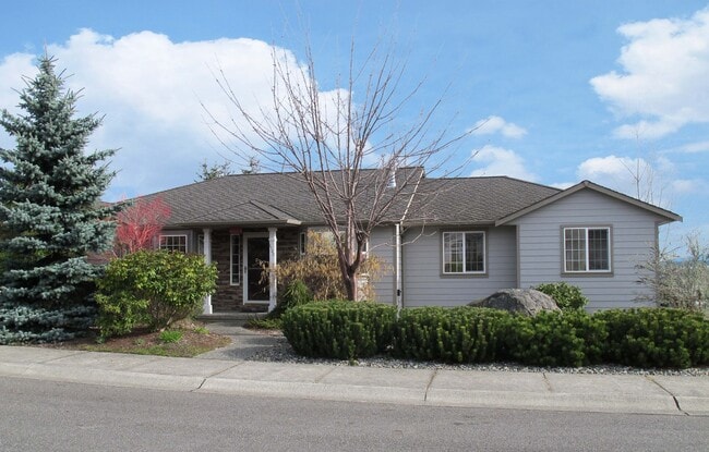 Primary Photo - ***PENDING APPLICATIONS***4BD/3BA Home wit...