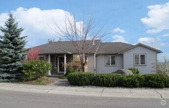 Building Photo - ***PENDING APPLICATIONS***4BD/3BA Home wit...