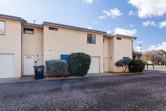 Building Photo - 4825 N Robert Rd