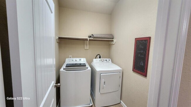 Building Photo - 6106 Grassy Haven Ln