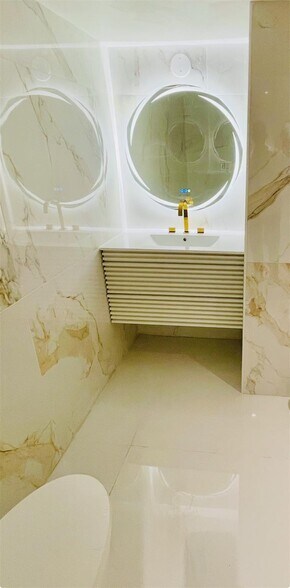 Building Photo - 3125 Oakland Shores Dr