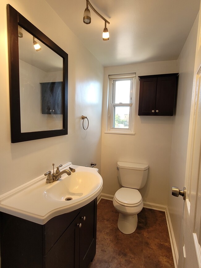 1st Floor 1/2 bath - 427 Jefferson St NE