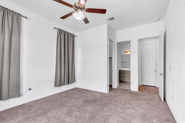 Building Photo - 2907 Zelma Dr
