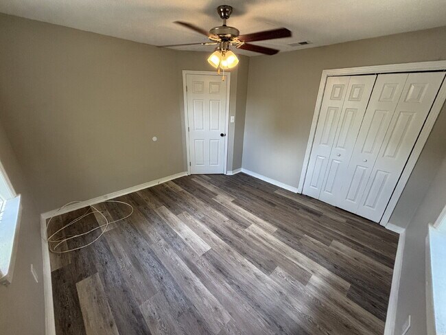 Building Photo - Stylish Renovated 3-Bedroom Gem in Prime Tallahassee – Near Downtown!