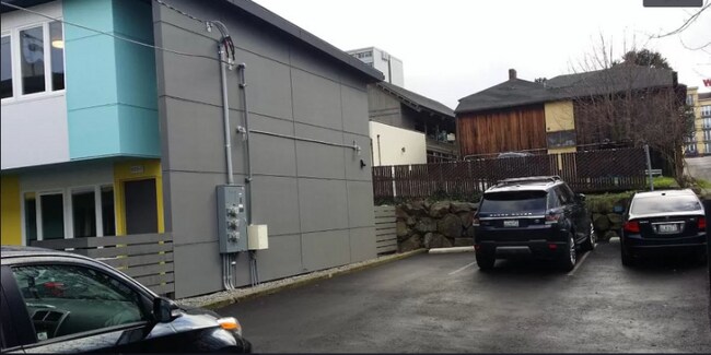 Building Photo - 1605 South Main St