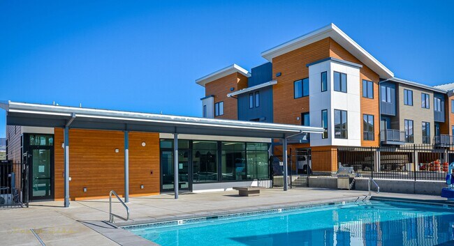 Primary Photo - Contemporary 2 bed, 2.5 bath Luxury Townho...