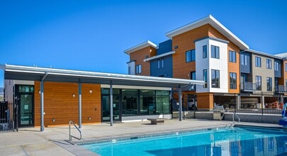 Building Photo - Contemporary 2 bed, 2.5 bath Luxury Townho...