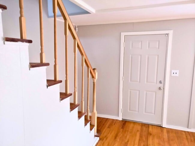 Building Photo - 4-Bedroom Home for Rent Summer 2026