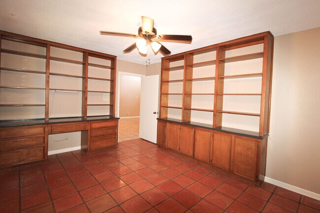 Building Photo - 10323 Quail Meadow St