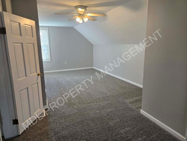 Building Photo - Spacious 3-Bedroom Home