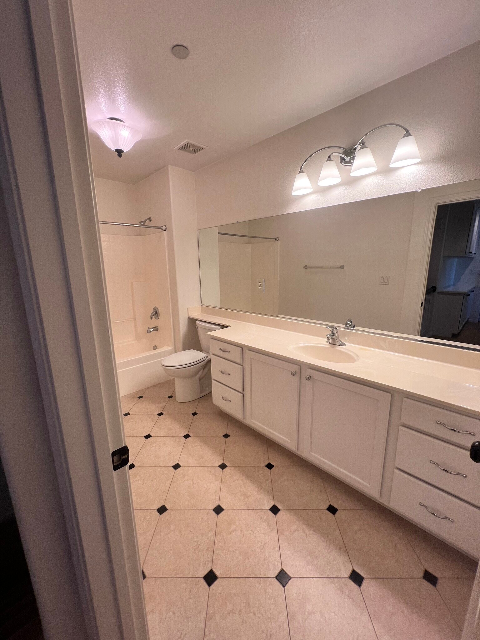 Building Photo - 4402 Esplanade Cir
