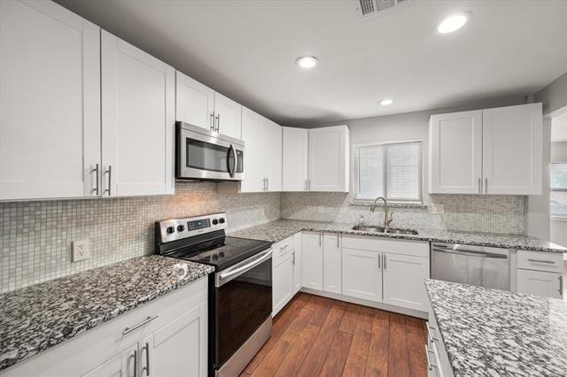 Building Photo - 207 E Harwood Rd