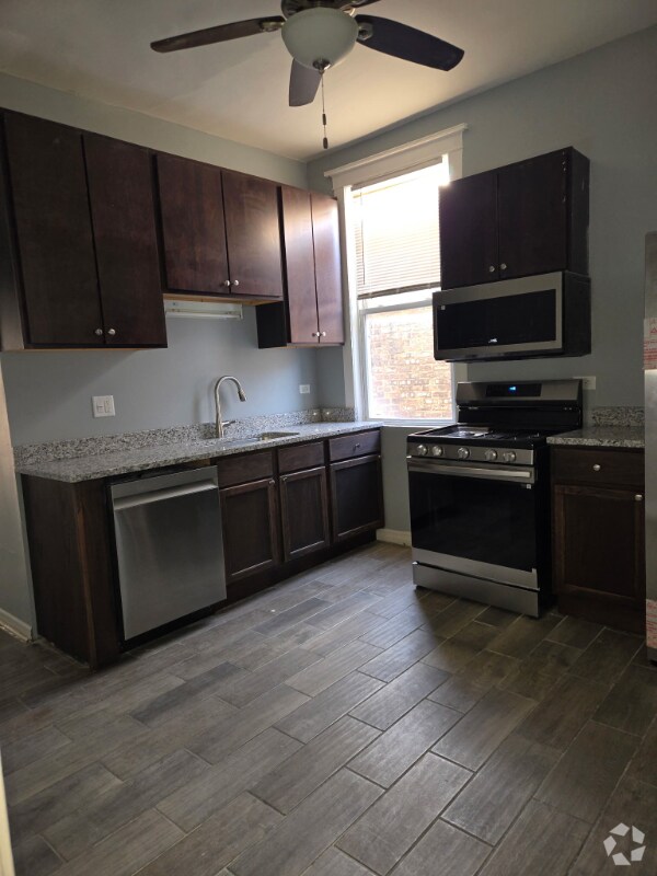 Building Photo - 4910 W Van Buren St