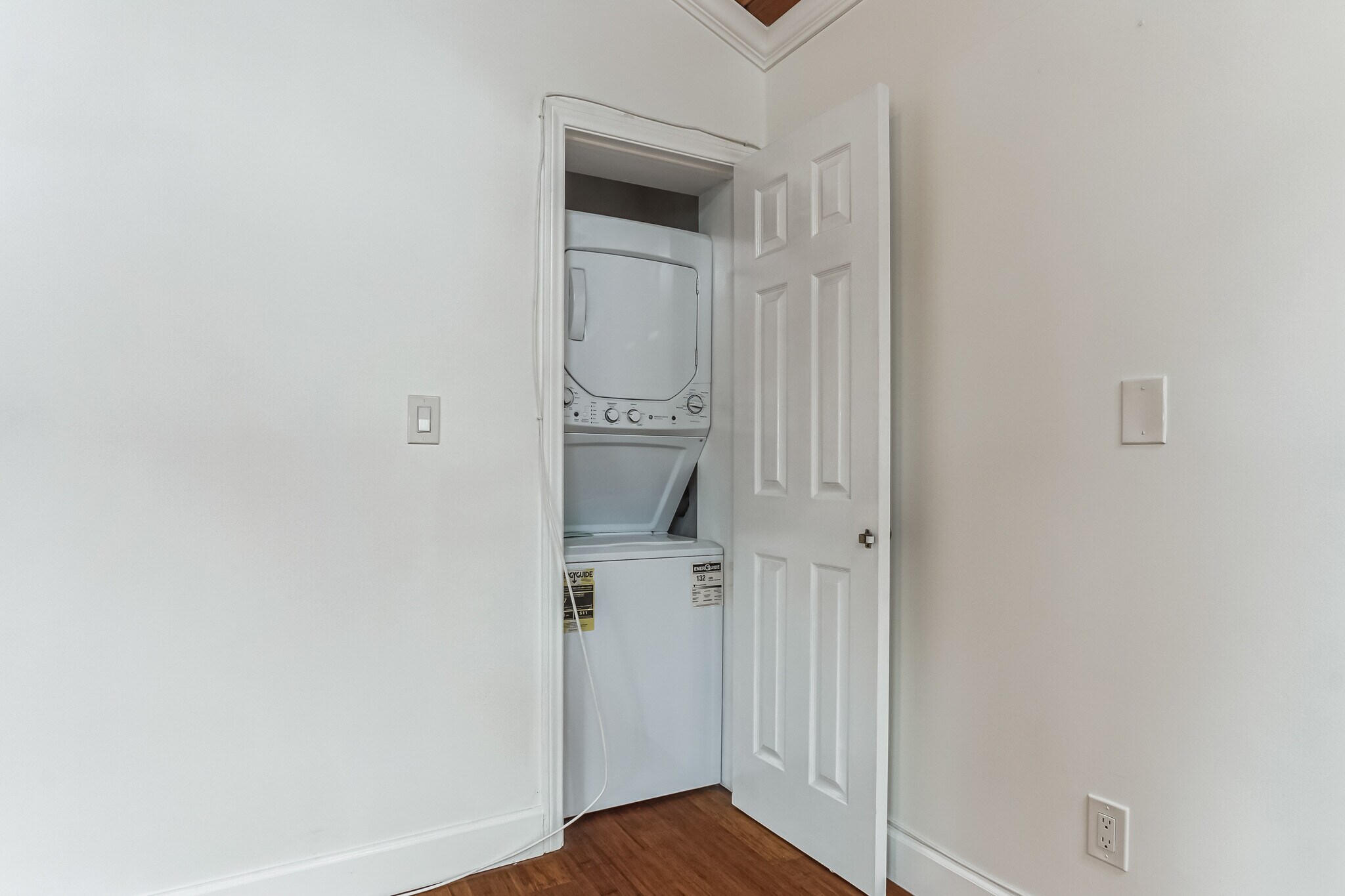 Indoor Washer/Dryer - 4708 Orion Ave