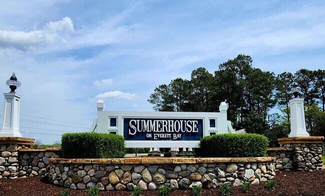 Building Photo - Home Available in Summerhouse on Everett Bay! Showings Coming Soon.